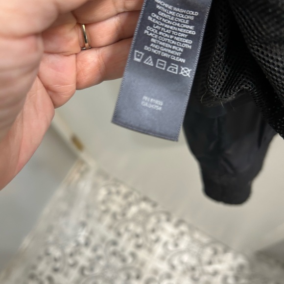 Kenneth Cole Reaction light weight bomber jacket.
Black in colour, mesh inlay. - Picture 5 of 7